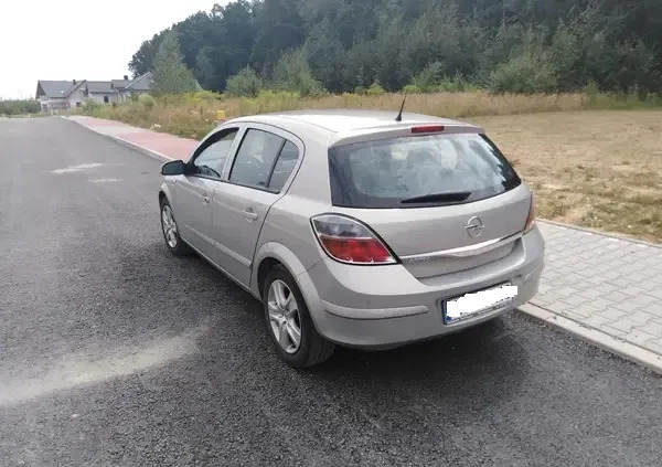 Opel Astra cena 13750 przebieg: 318700, rok produkcji 2009 z Kielce małe 277